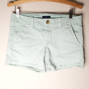 🌎 American Eagle women’s low rise Midi shorts light mint green size 6